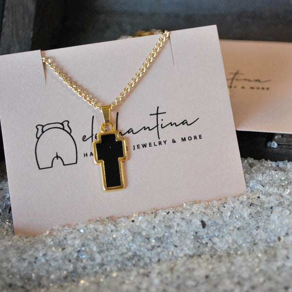 Κολιέ με σταυρό και μαύρο σμάλτο σε μοντέρνα γραμμή