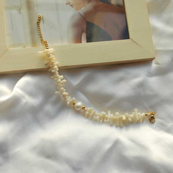 Βραχιόλι με μαργαριτάρι και λευκές ημιπολύτιμες πέτρες