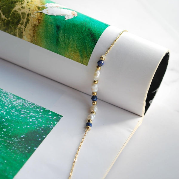 Βραχιόλι ποδιού με λευκά μαργαριτάρια και ημιπολύτιμες μπλέ πέτρες από αχάτη