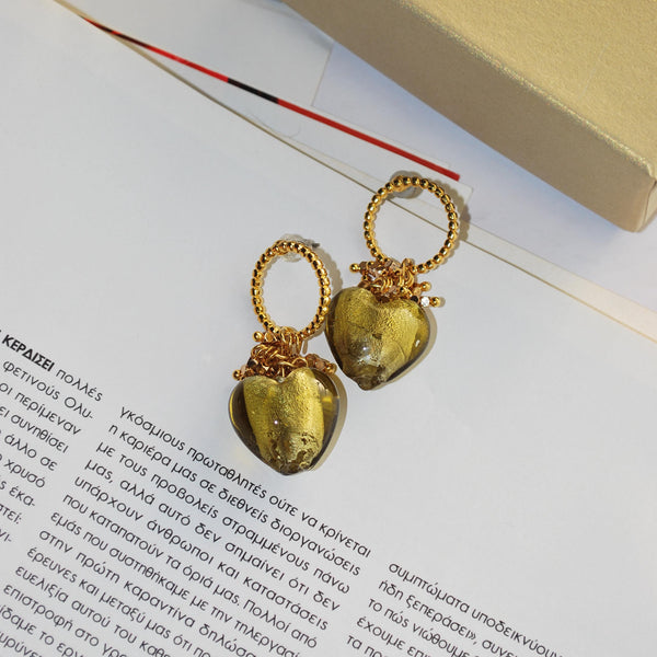 Σκουλαρίκια καρφωτά με λαδί πέτρα καρδιά murano