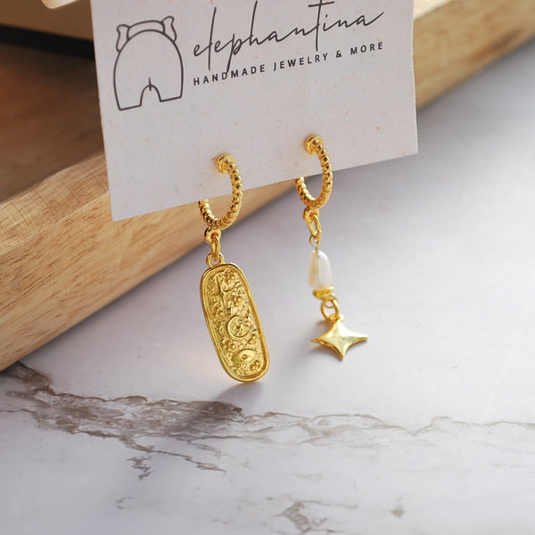 Σκουλαρίκια κρικάκια με στοιχεία αστέρια και λευκό μαργαριτάρι