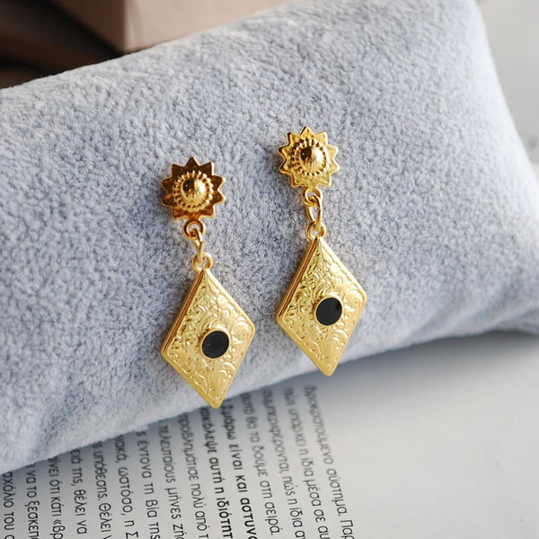 Σκουλαρίκια κρεμαστά ρόμβος με μαύρο σμάλτο