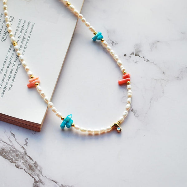 Κολιέ ματάκι με λευκά μαργαριτάρια και ημιπολύτιμες πέτρες από κοράλια