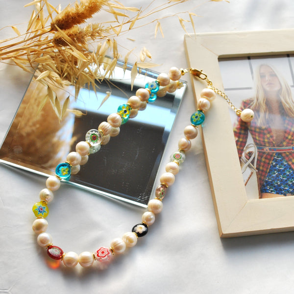 Κολιέ με μαργαριτάρια καλλιέργειας και γυάλινες πέτρες