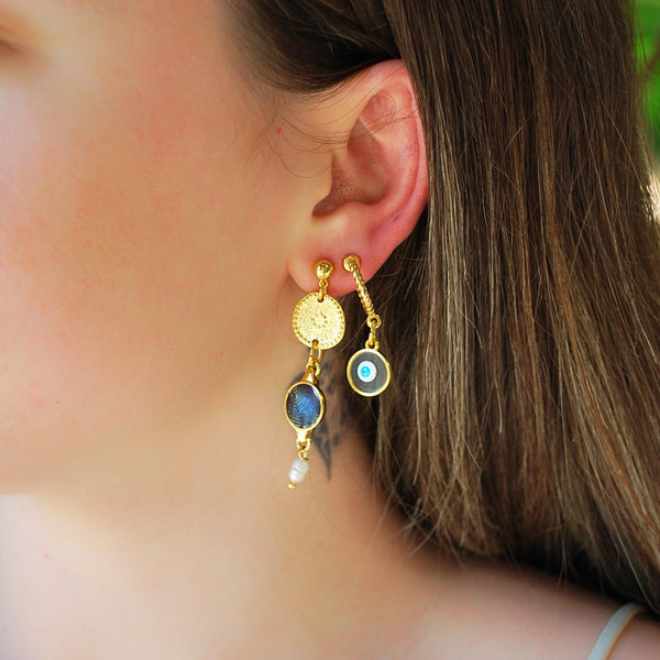 Σκουλαρίκια κρεμαστά ανόμοια με σχέδιο μάτι βιτρό και μπλε σμάλτο