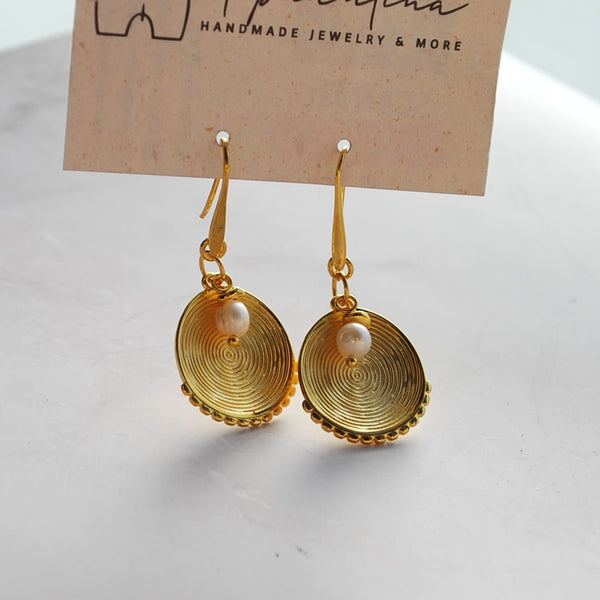 Σκουλαρίκια κρεμαστά κοχύλι με μαργαριτάρι