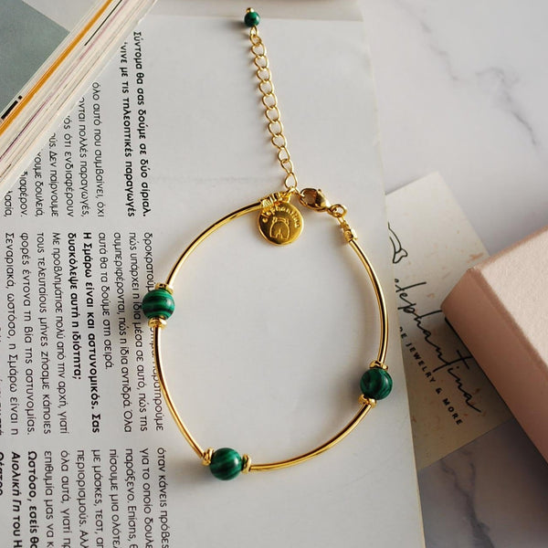 Βραχιόλι με πράσινες πέτρες και επίχρυσες λεπτομέρειες 24Κ (Large)