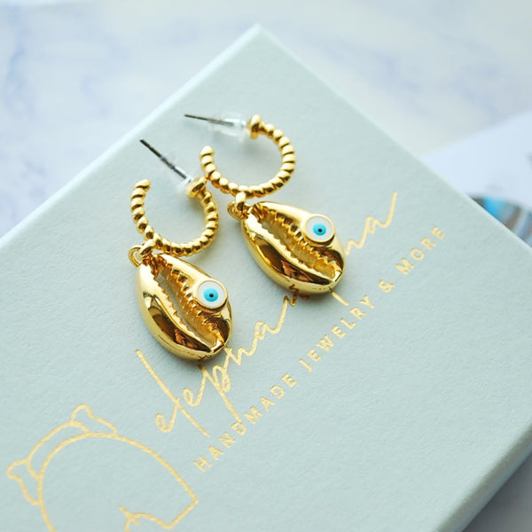 Σκουλαρίκια επίχρυσα καρφωτά με σχέδιο κοχύλι