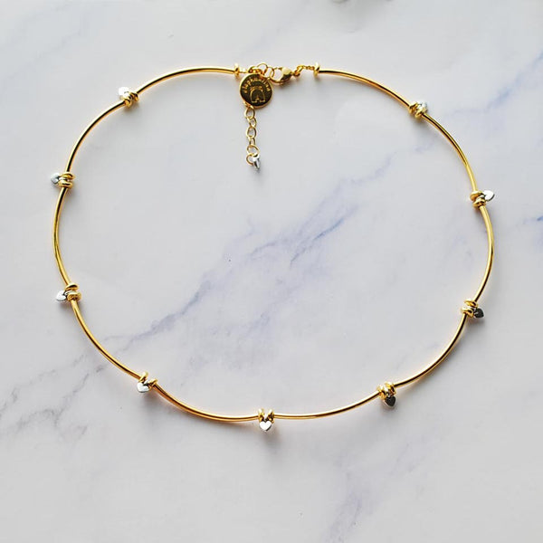 Κολιέ με ασημί καρδιές και επίχρυσες λεπτομέρειες 24Κ