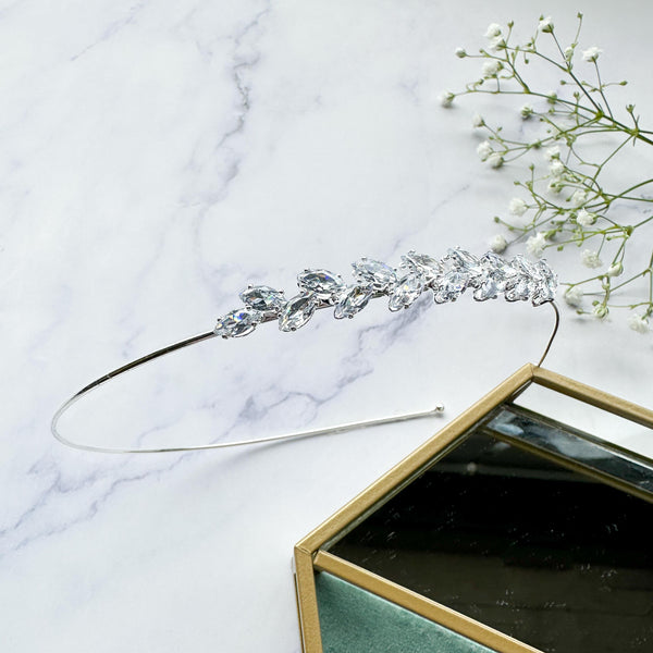 Νυφική Ασημί Στέκα με κρύσταλλα & σχέδιο νυχάκι