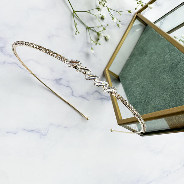 Νυφική Επίχρυση Στέκα με σειρά από κρυσταλλάκια & πλαϊνό σχέδιο