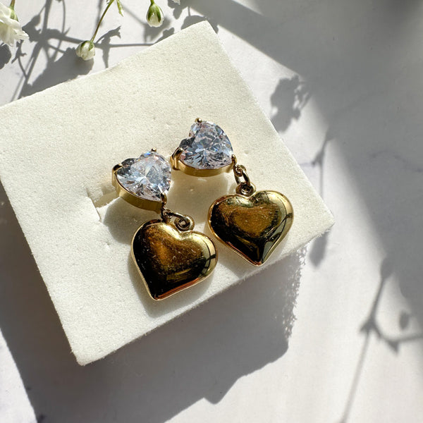 Σκουλαρίκια καρφωτά καρδιές με λευκό κρύσταλλο