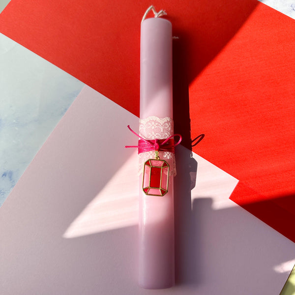 Χειροποίητη Λαμπάδα ροζ κερί & στοιχείο κρεμαστό με γεωμετρικό σχέδιο
